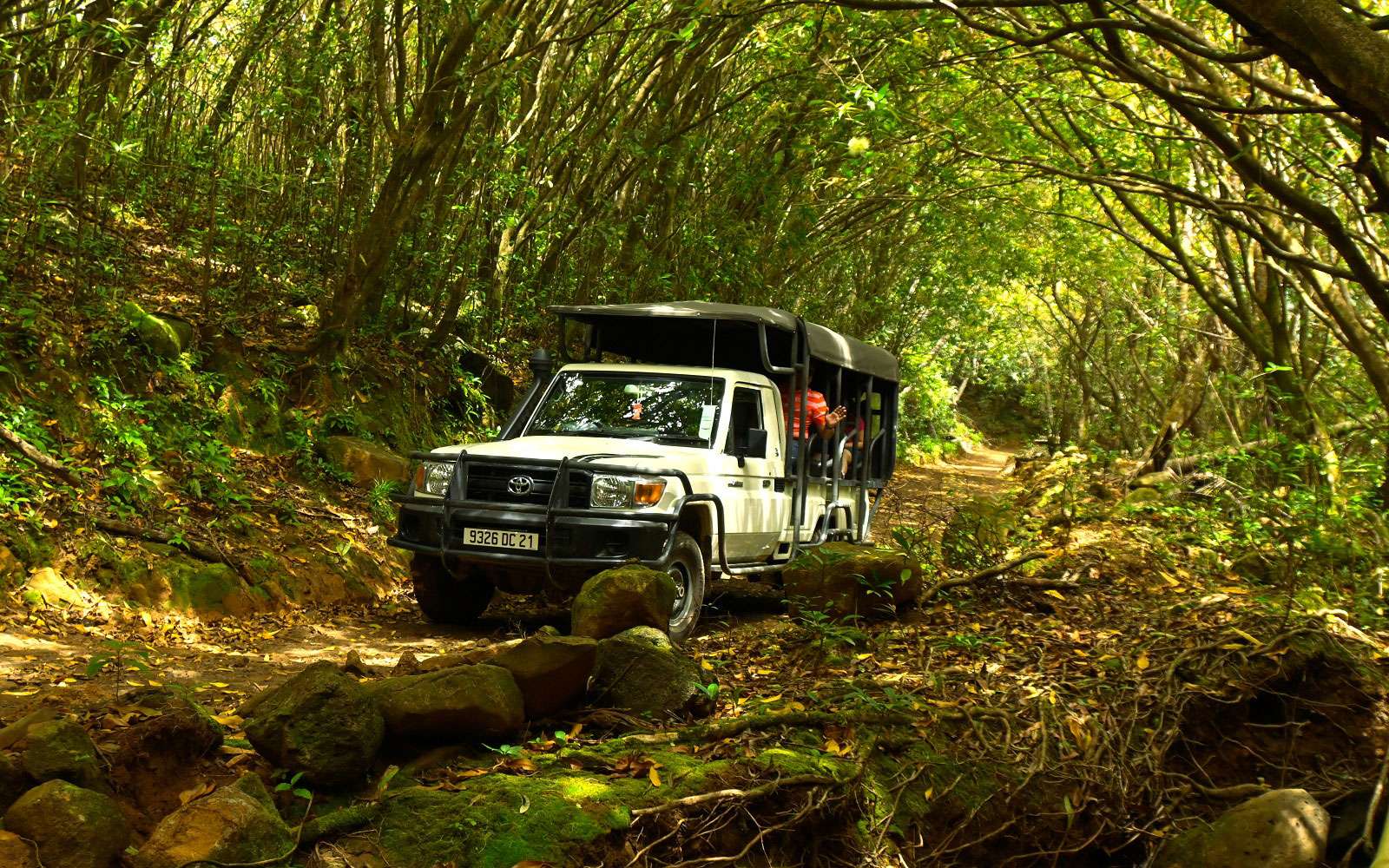 offroad nature tour, la vallée des couleurs, 4x4 tour, outdoor activity mauritius